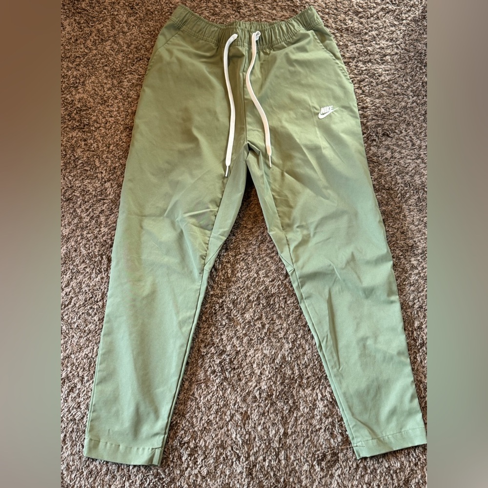 Nike Club Woven Tapered Leg Pants Oil Green White Men’s Size M DX0623-386
